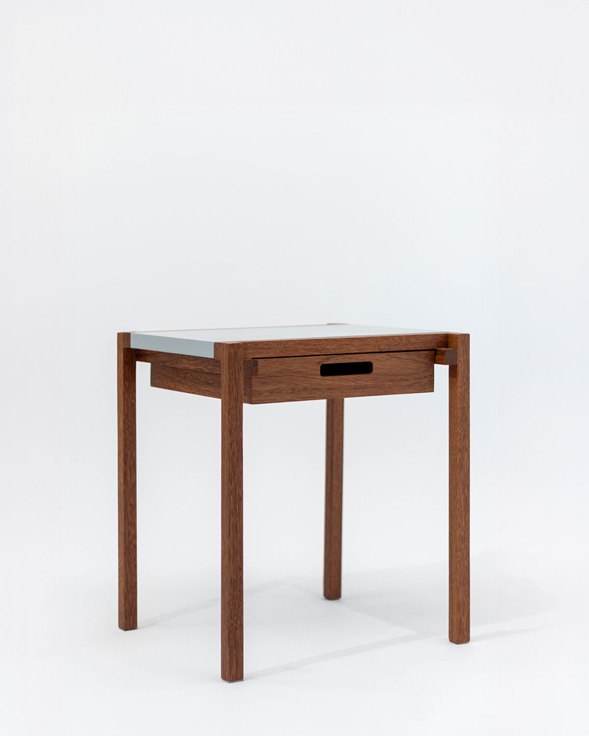 mesa lateral Tuga